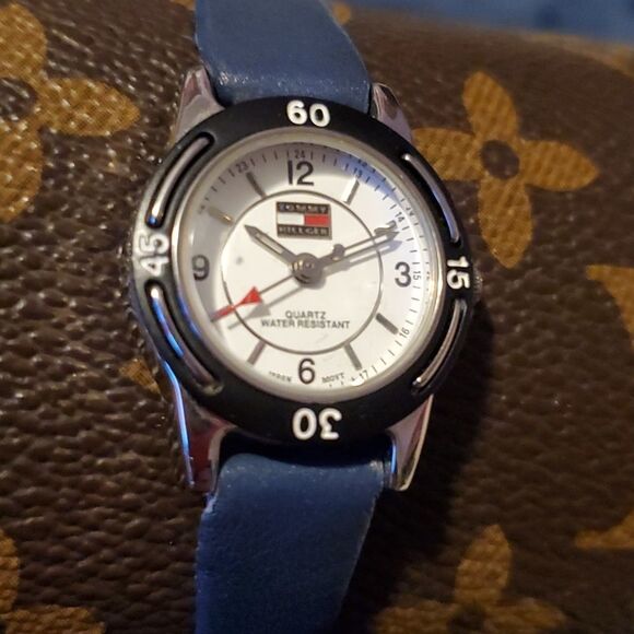 Tommy Hilfiger Vintage Petite Tiny Women's Watch‎ Blue Bezel & Leather Band NWOT - Picture 1 of 10